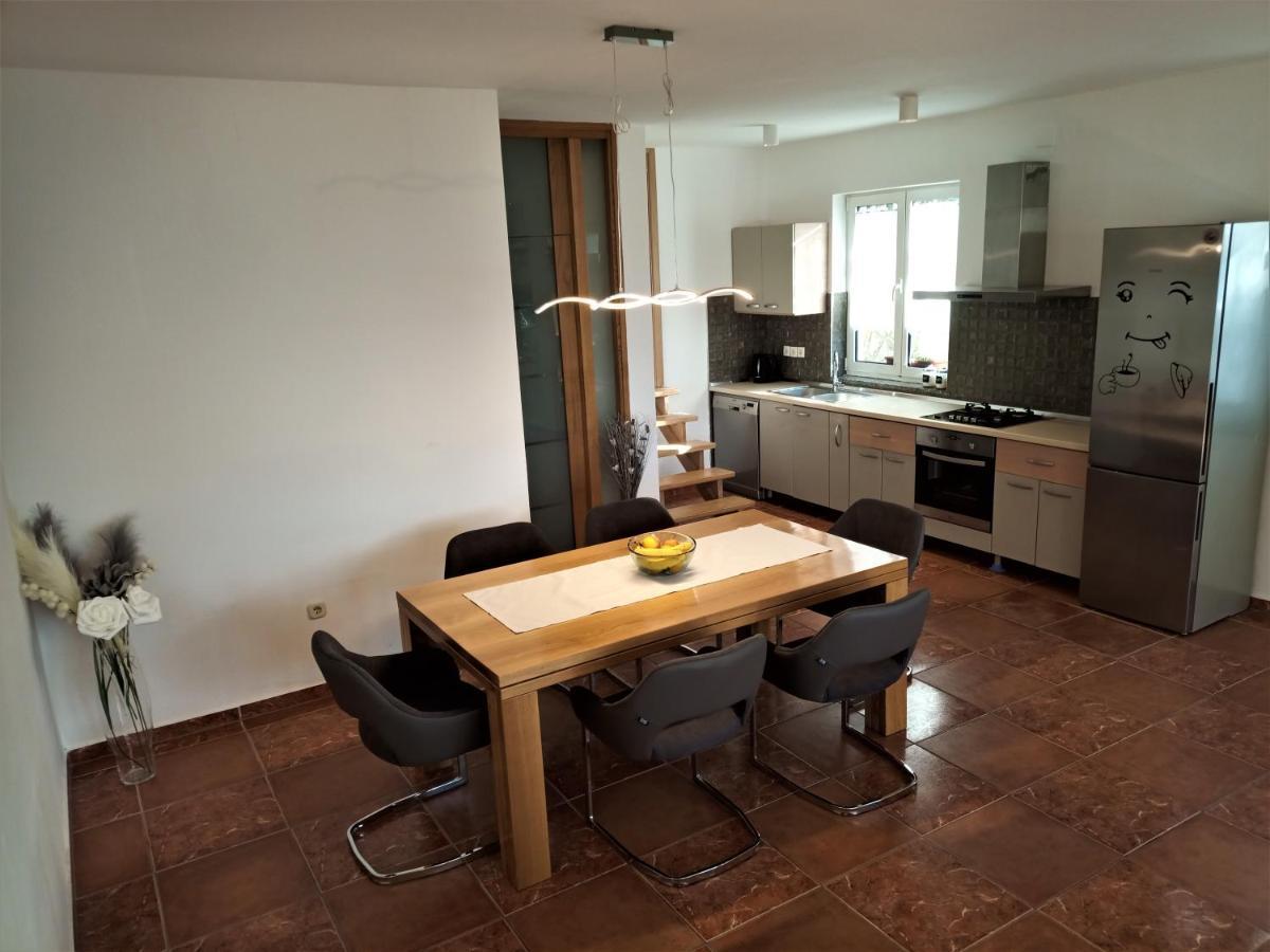 Apartman Emili Malinska Kültér fotó