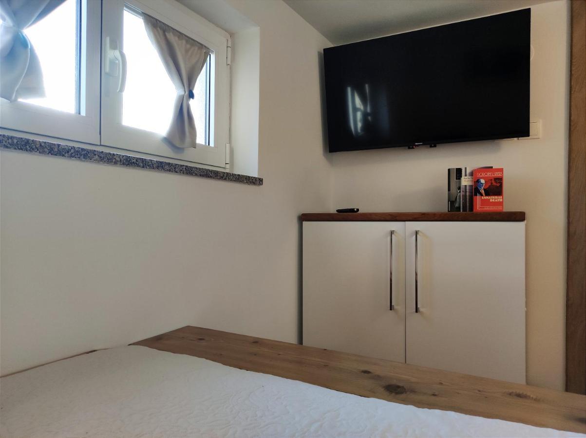 Apartman Emili Malinska Kültér fotó